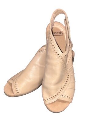 Earth Origins Nude/Tan Leather Slingback Peep-Toe Sandals